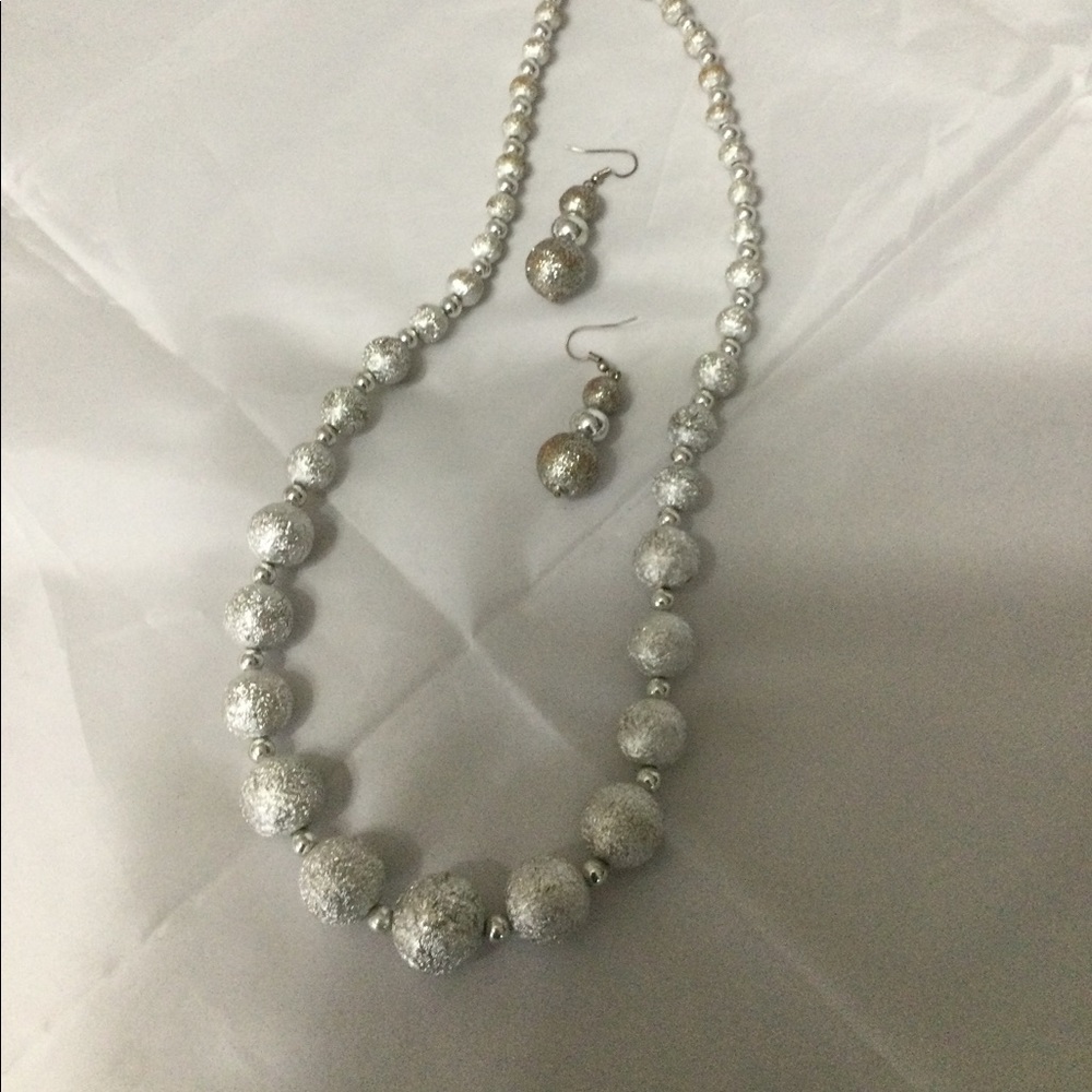 Vintage Silver Ball Necklace & Wire Earring Set - Picture 4 of 7